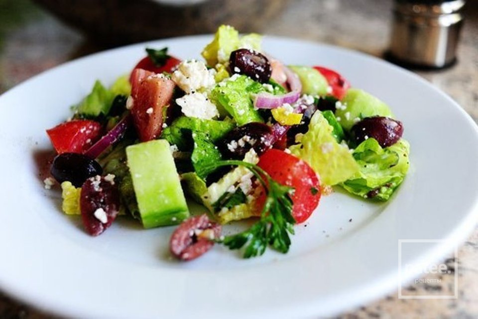 Чем можно заменить винный уксус в греческом салате