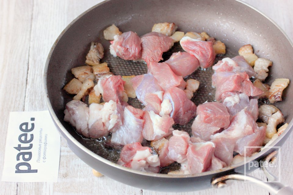 Свинина тушеная с подливкой рецепт с фото пошагово