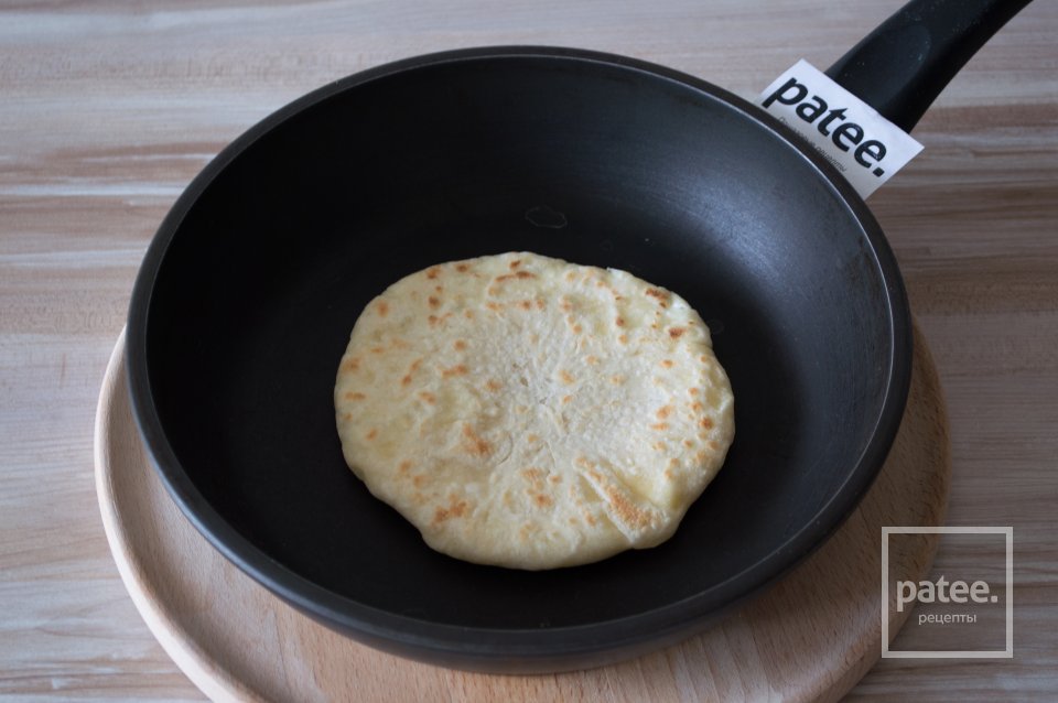 Хычины рецепт классический с картошкой и сыром на сковороде рецепт с фото пошагово в домашних