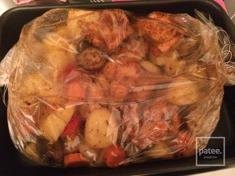 Сочная курица с картошкой в духовке в рукаве – рецепт с фото