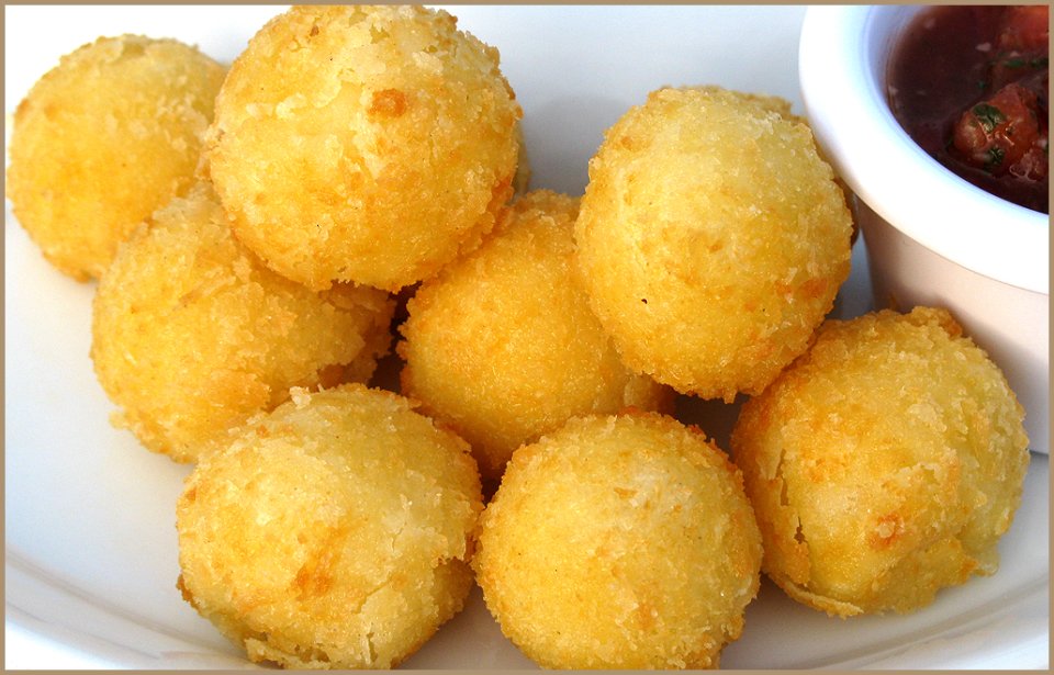 Мягкие сырные шарики к праздничному столу — пошаговый рецепт | centerforstrategy.ru