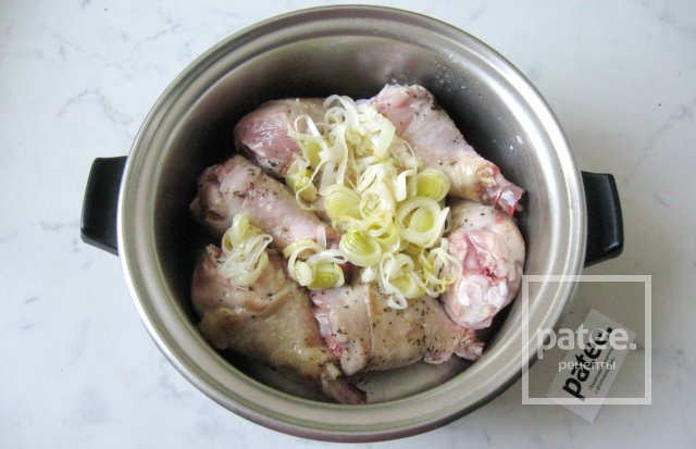 Голень куриная на сковороде рецепт с подливкой фото пошагово