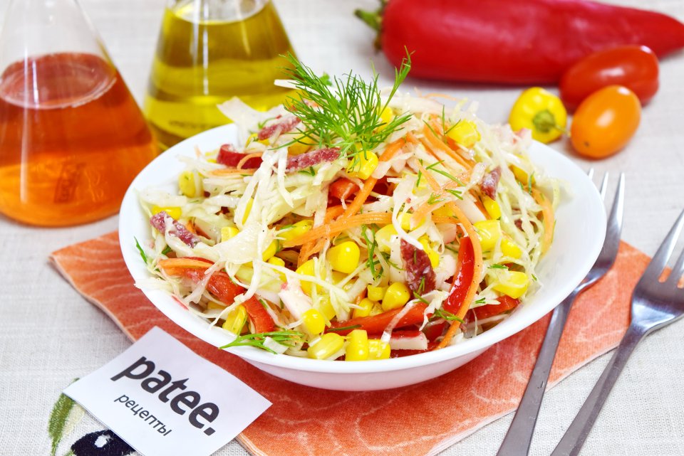 Салат с капустой и колбасой копченой рецепт пошаговый с фото