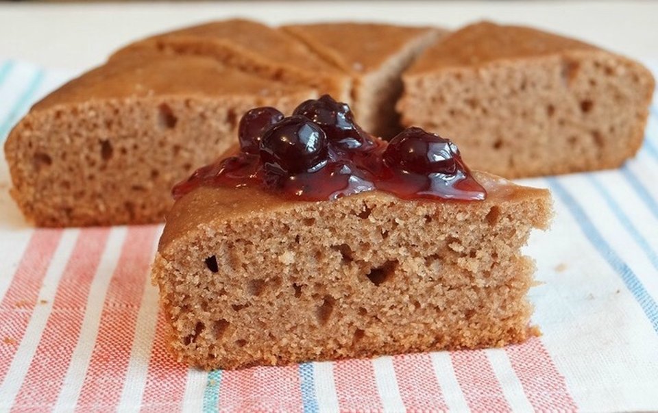 Коврижка с овсянкой и вареньем