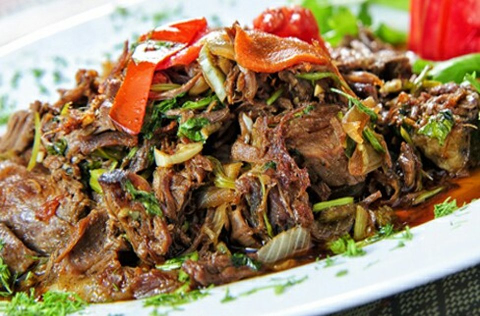 Рецепт: Баранина с черносливом - и курагой, запеченная в духовке (Кавказская кухня)