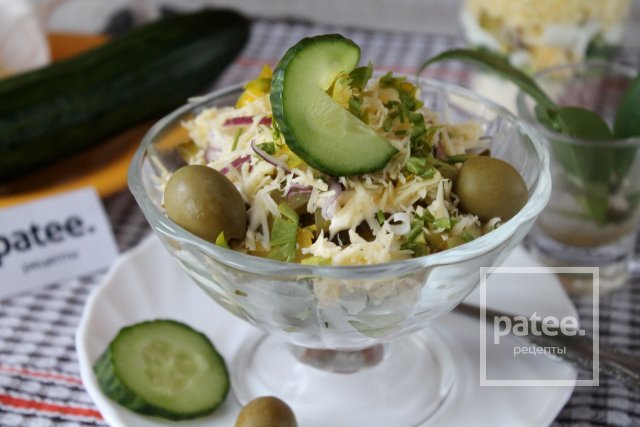 Салат с ветчиной и сыром и огурцами и яйцом рецепт с фото пошагово классический