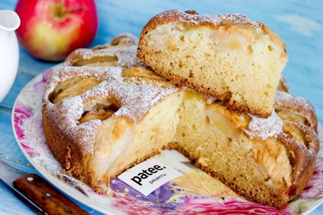 Самый простой рецепт яблочного пирога на кефире: ароматный десерт к чаю