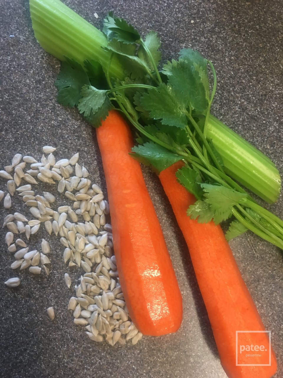 ПП завтрак: постный морковный 🥕салат на хлебце из отрубей - рецепт с  фотографиями - Patee. Рецепты