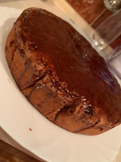 Шоколадный пирог с малиной и чёрной смородиной