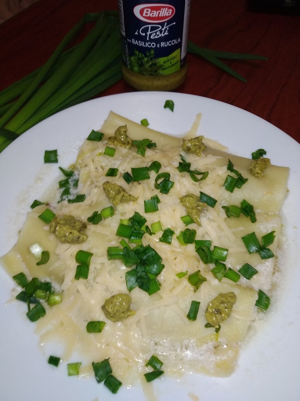 CANNELLONI, фаршированные свининой, сельдереем под сыром с соусом Barilla  Pesti con Basilico e Rucola - рецепт с фотографиями - Patee. Рецепты