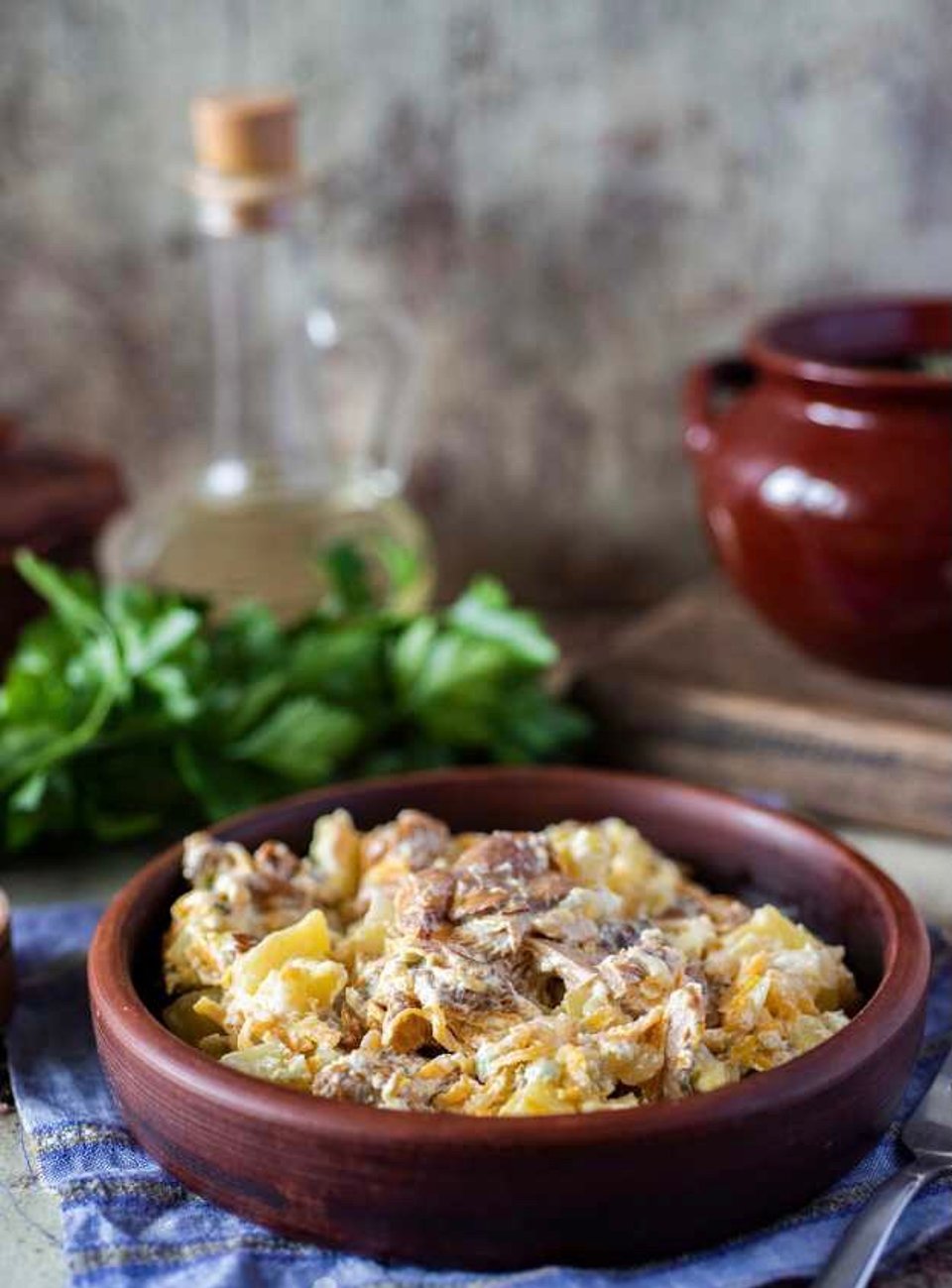 Картошка с лисичками в горшочках в духовке 🥔 - рецепт с фотографиями -  Patee. Рецепты