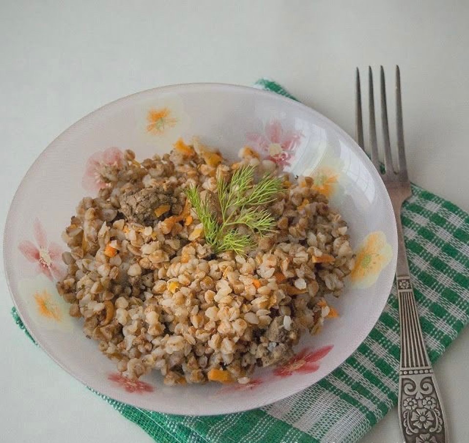 Гречневая каша с гуляшом в мультиварке🥣 - рецепт для мультиварки - Patee.  Рецепты