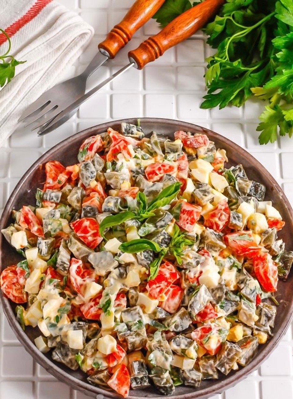 Диетический салат с солеными огурцами (ПП) 🥗 - рецепт с фотографиями -  Patee. Рецепты