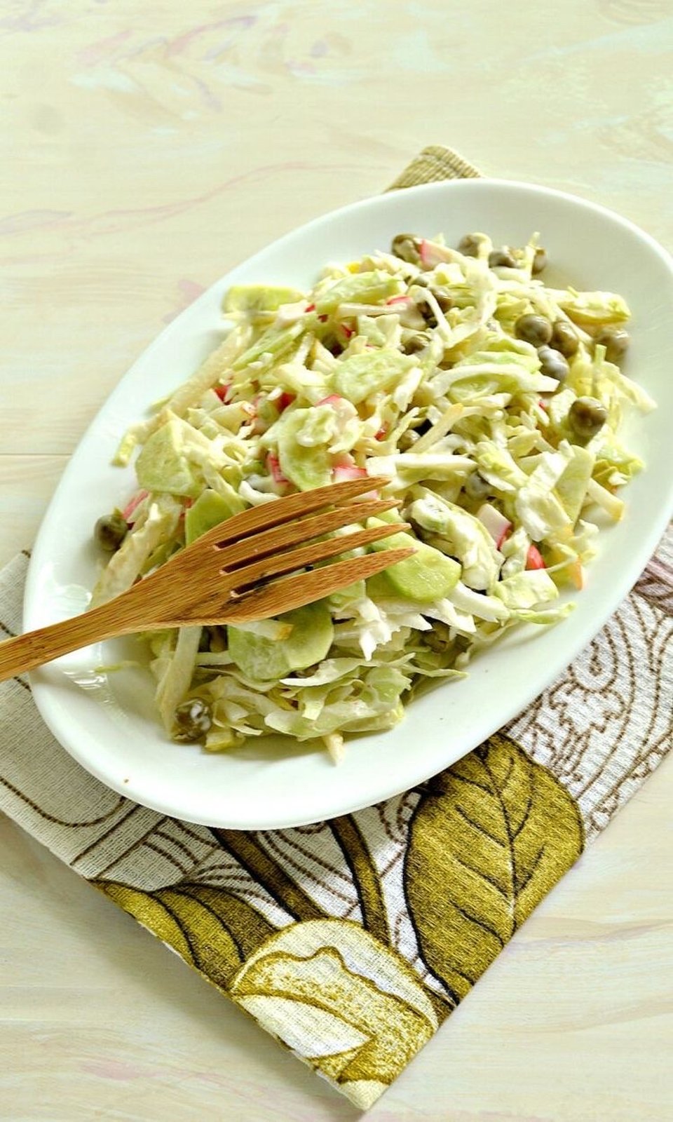 Салат с капустой, крабовыми палочками и грушей 🥗 - рецепт с фотографиями -  Patee. Рецепты