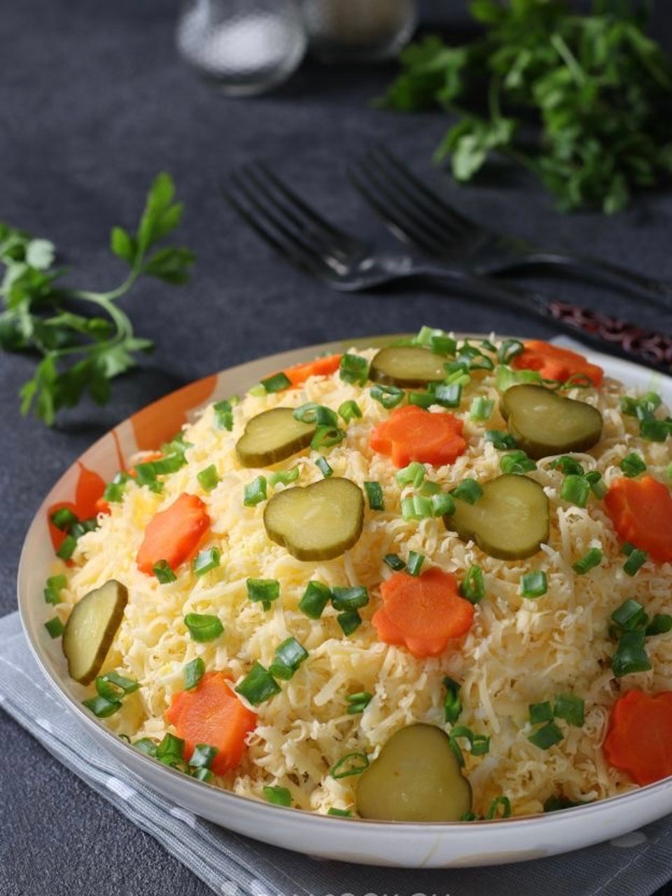 Салат «Мельница» с грибами и курицей 🥗 - рецепт с фотографиями - Patee.  Рецепты