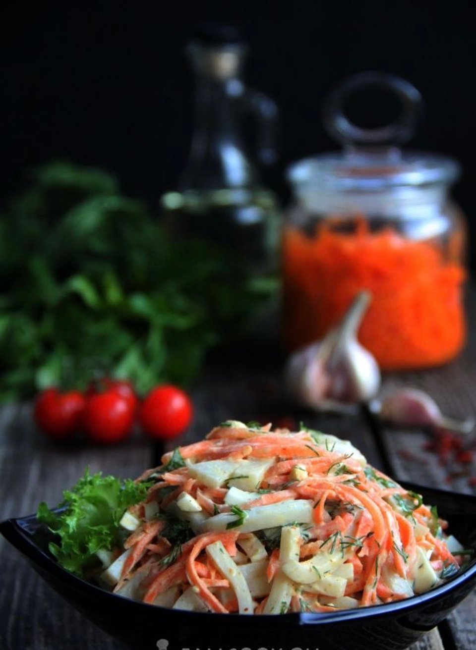 Салат с кальмарами, корейской морковью и яйцом 🥗 - рецепт с фотографиями -  Patee. Рецепты